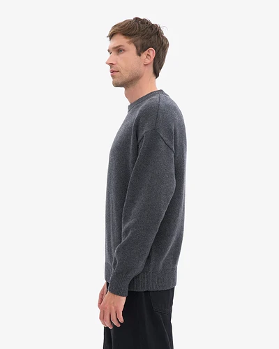 CS5088_Oversized-Merino-Wool-Crew_Lava-Grey_Male_3