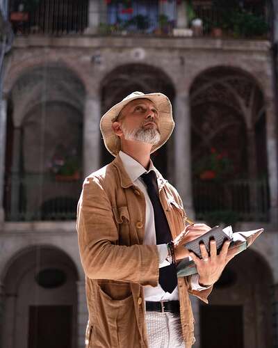 Reworked original fabric from Italian army used for tents and shelters + Italian leather liner.