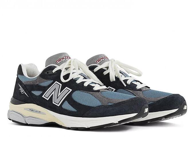 911x668_New-Balance-teddy-Santis-M990TE3-2