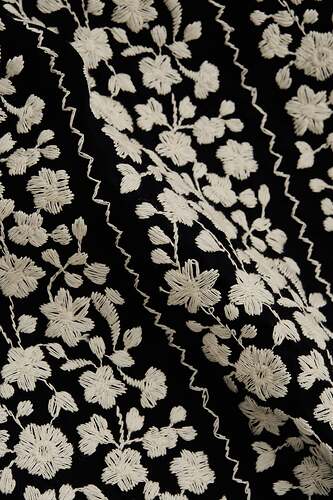 AKINDOFGUISE_SS26_SAMATA_SHIRT_EMBROIDERED_BED_OF_FLOWERS_7818