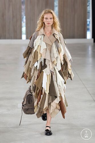 moschinoss260023-9380c92dc4a232a5e8b8