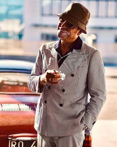 @frankonforty telling us spring is near#fratelliconforti #tessutiitaliani #italianfabrics #itali