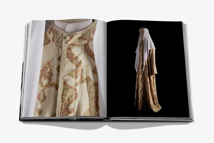 SACOSTUME_SPREADS_GREY_4