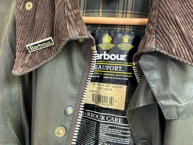 does-anyone-else-have-this-little-collar-pin-v0-em4cvh83rktd1