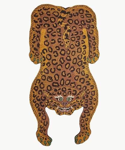 heritage-tatsu-leopard-rug-front-doing-goods-1.45.10.080.700.5-offwhite-web-853x1024