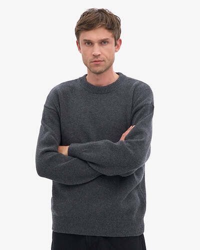 CS5088_Oversized-Merino-Wool-Crew_Lava-Grey_Male_6