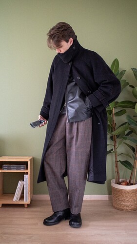 Arpenteur-collection-automne-hiver-2024-gilet-track-V-cuir-tenue-hiver-homme-Auralee-Presidents-Our-Legacy-1