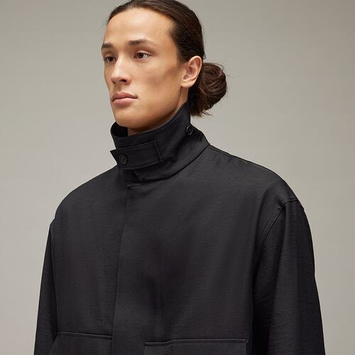 https://assets.adidas.com/images/h_2000,f_auto,q_auto:sensitive,fl_lossy,c_fill,g_auto/59c00582386848c49325c37f0c7daecb_9366/Veste_coach_Sport_Uniform_Y-3_Noir_JN4907_42_detail.jpg