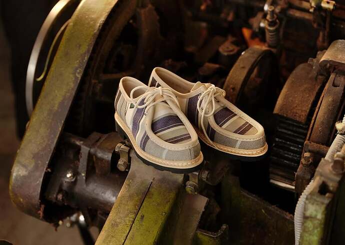 W O R K E R S  S E R I E S  Les toiles du soleil In our desire to highlight the authenticity of our products, the know-how required to make them and the taste for the beautiful materials that go into them, Paraboot has always sought, genera
