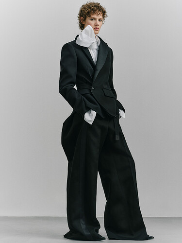 sacai-fall-2026-collection-the-impression-033