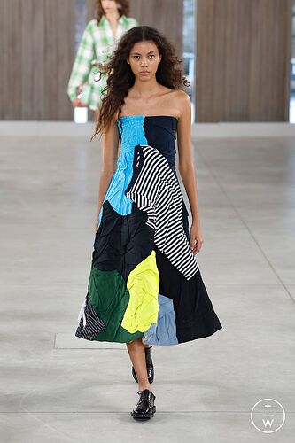 moschinoss260038-fa8d53f101826c4198f3