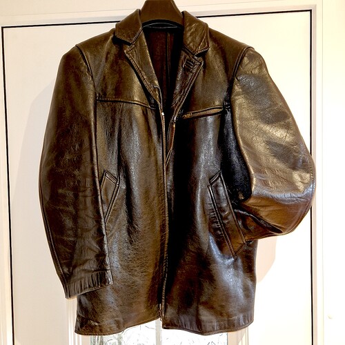 Cuir noir zippé