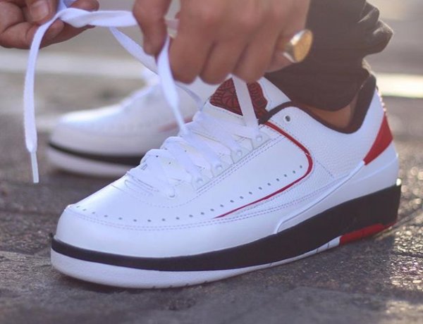 Basket-Air-Jordan-2-Retro-Low-Bred-Chicago-2-600x460